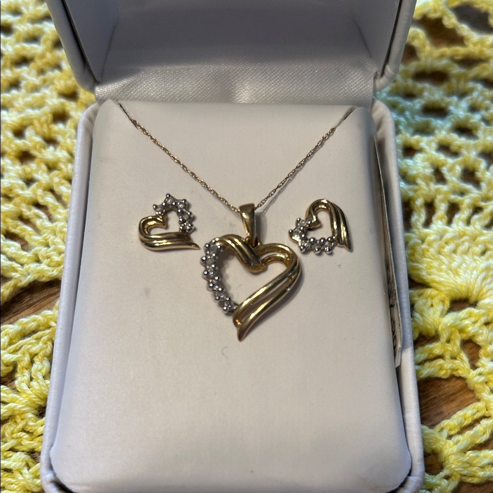 10K Gold Round Cut Diamonds Heart Pendant & Matching Earrings Set Vintage NWT